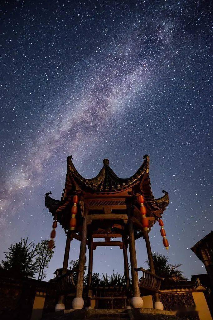 每体：巴萨对使用罗克保持谨慎，他现在在和吉乌竞争而非莱万
